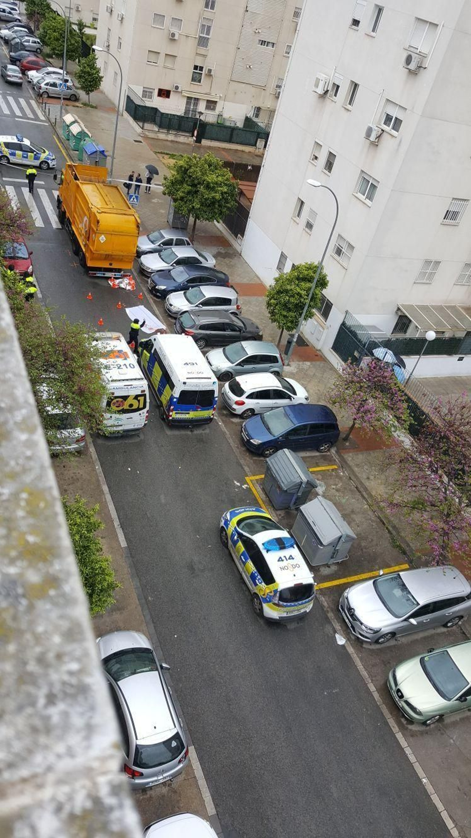 La calle Ayamonte tras el accidente.