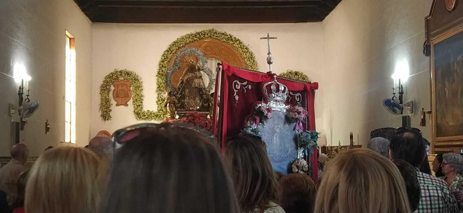 En imágenes: La patrona de Santisteban procesiona y renueva su mayordomía otro Pascuamayo