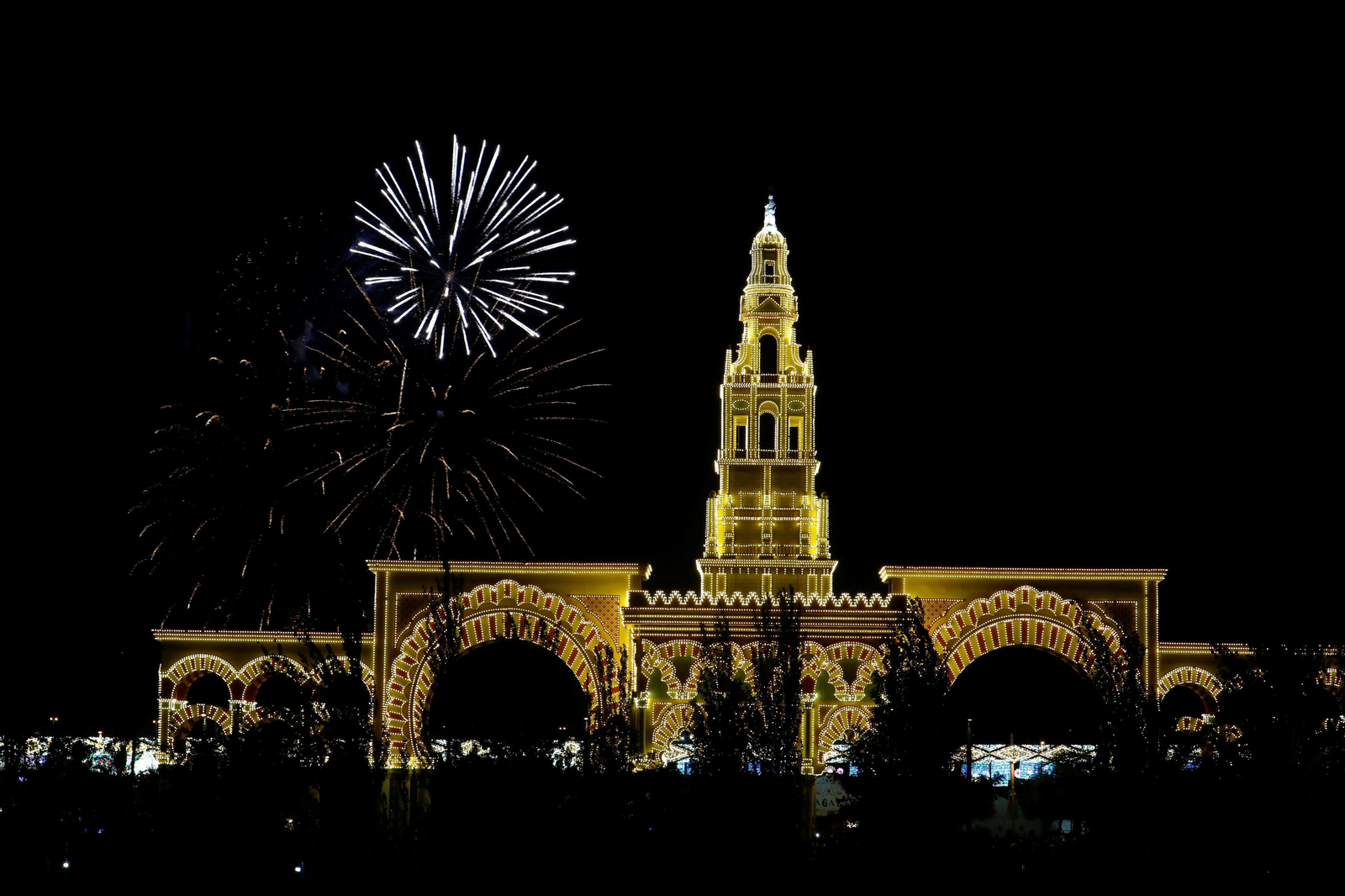 El espectáculo de fuegos artificiales de la Feria de Córdoba 2023, en imágenes