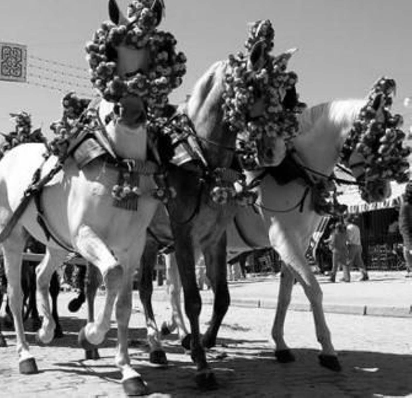 Un carruaje, de paseo por la Feria de Abril.