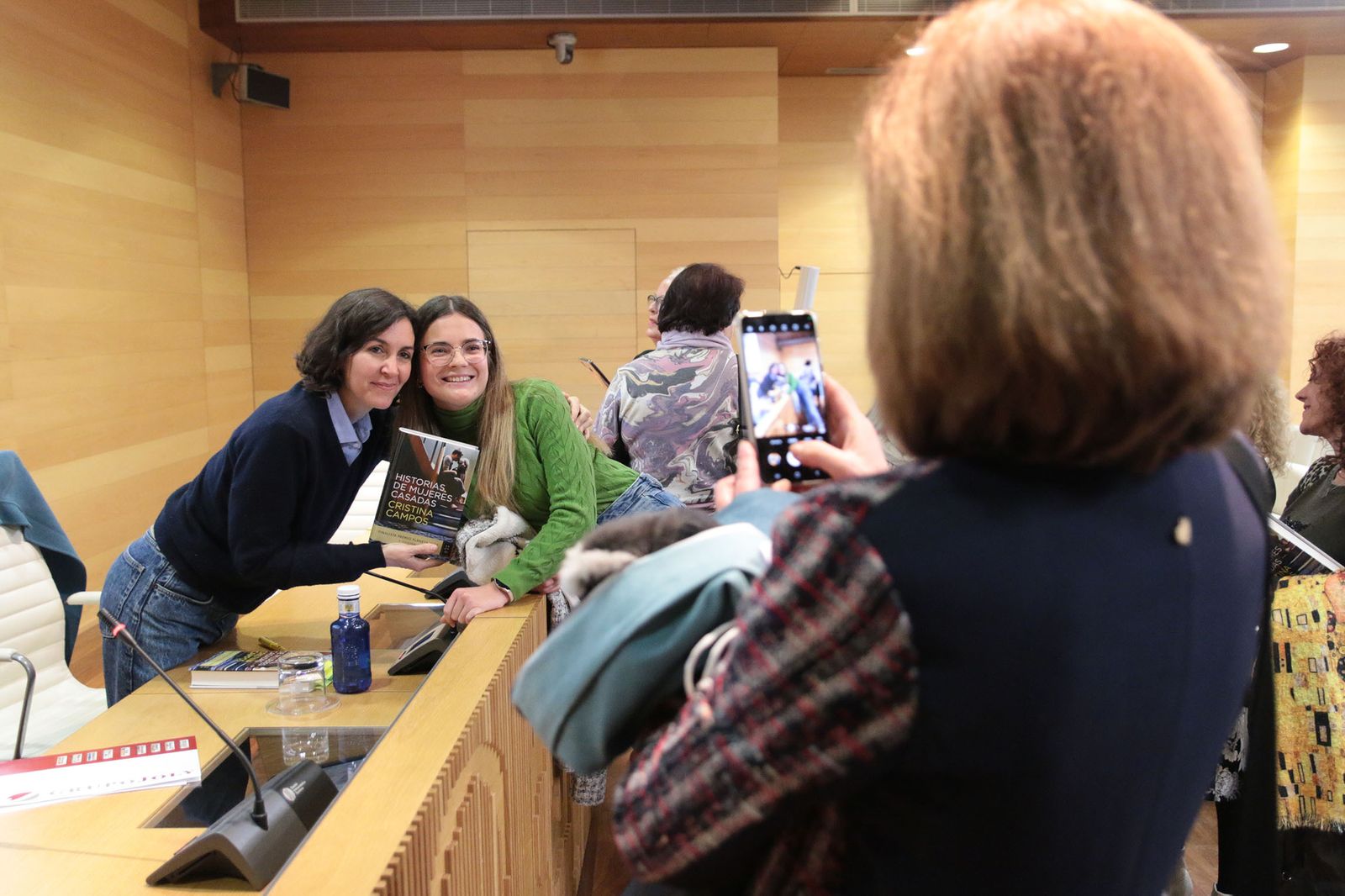 El Diario de los Libros, con Cristina Campos y su novela 'Historias de mujeres casadas'