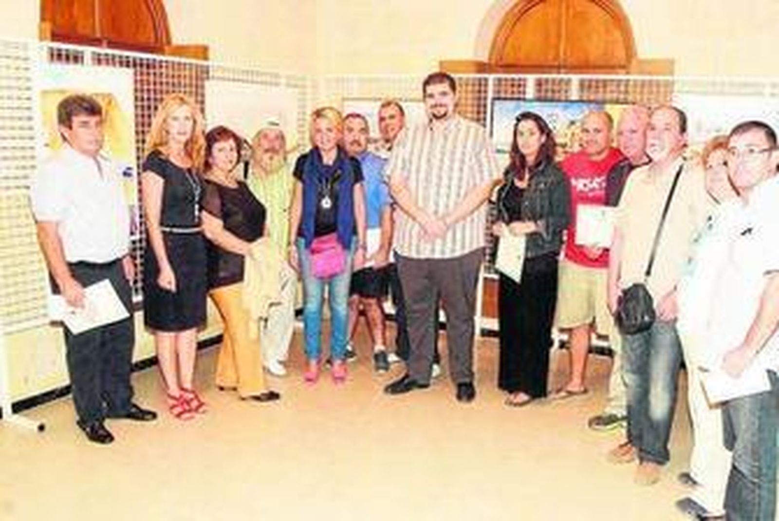 Eloisa Cabrera y María Dolores Ortega con los premiados.