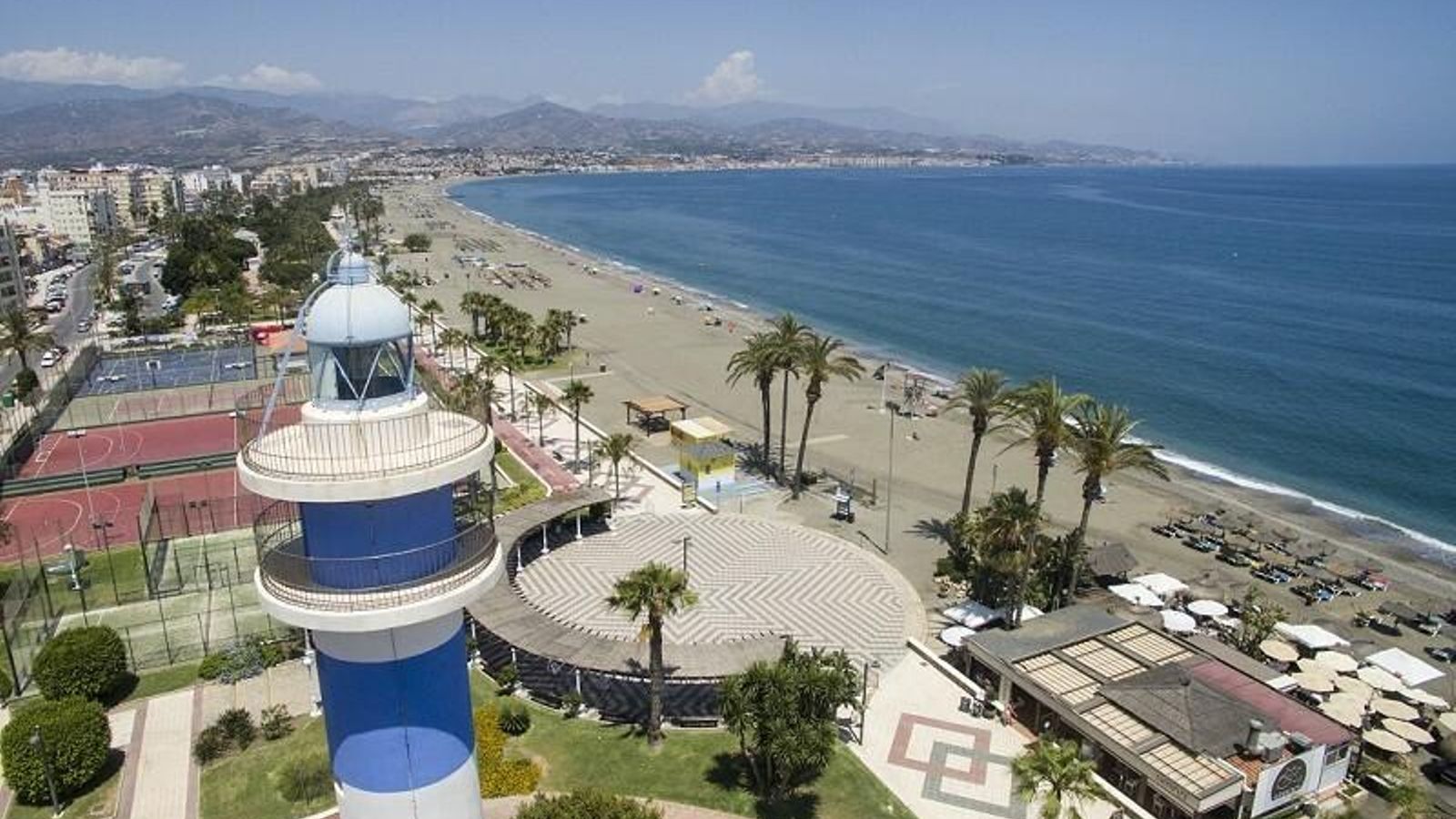 Torre del Mar posee con orgullo una Bandera Azul. Torre del Mar posee con orgullo una Bandera Azul.