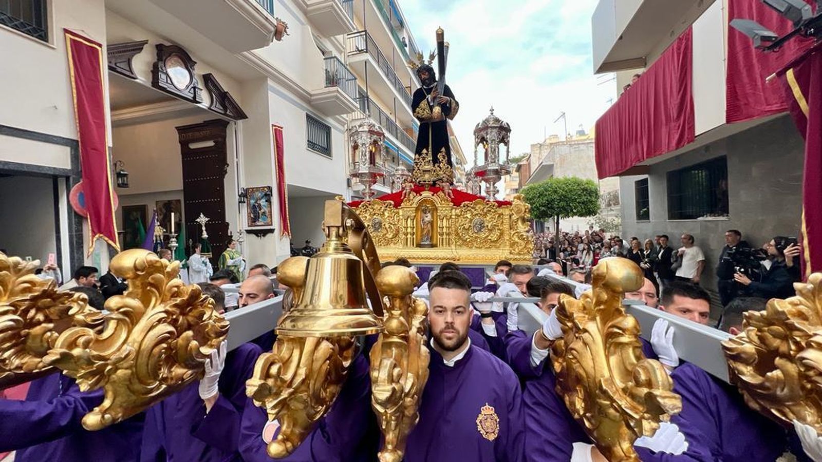 El trono de Nuestro Padre Jesús de Pasión en Fuengirola.