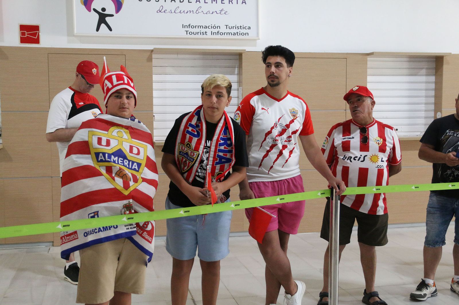 Fotogalería de la llegada de la UDA al aeropuerto de Almería