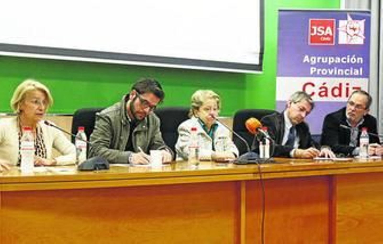 Los participantes y los presentadores del acto celebrado en la Facultad de Ciencias del Trabajo.