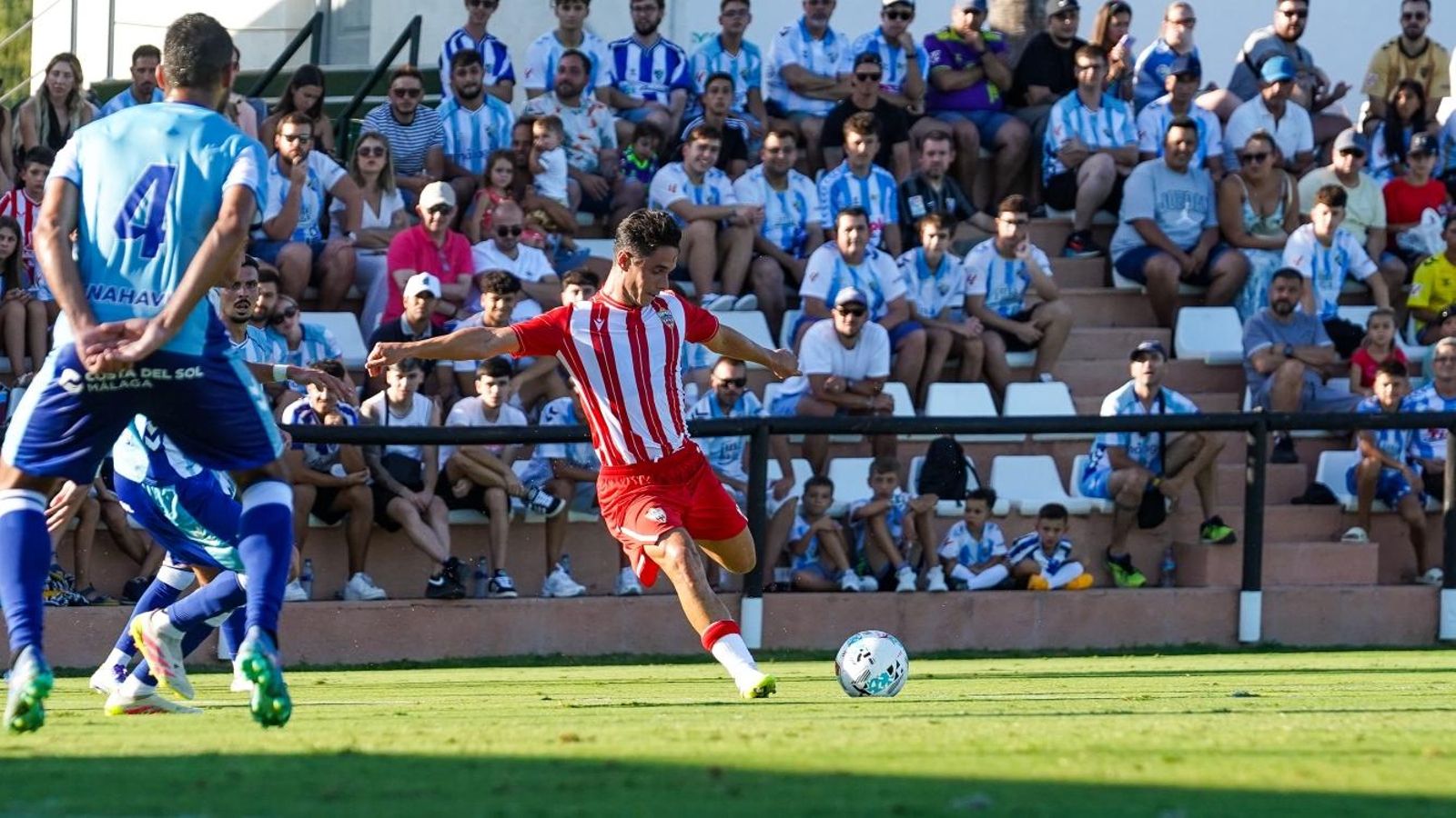 El madrileño busca el disparo en el duelo ante el Málaga CF.