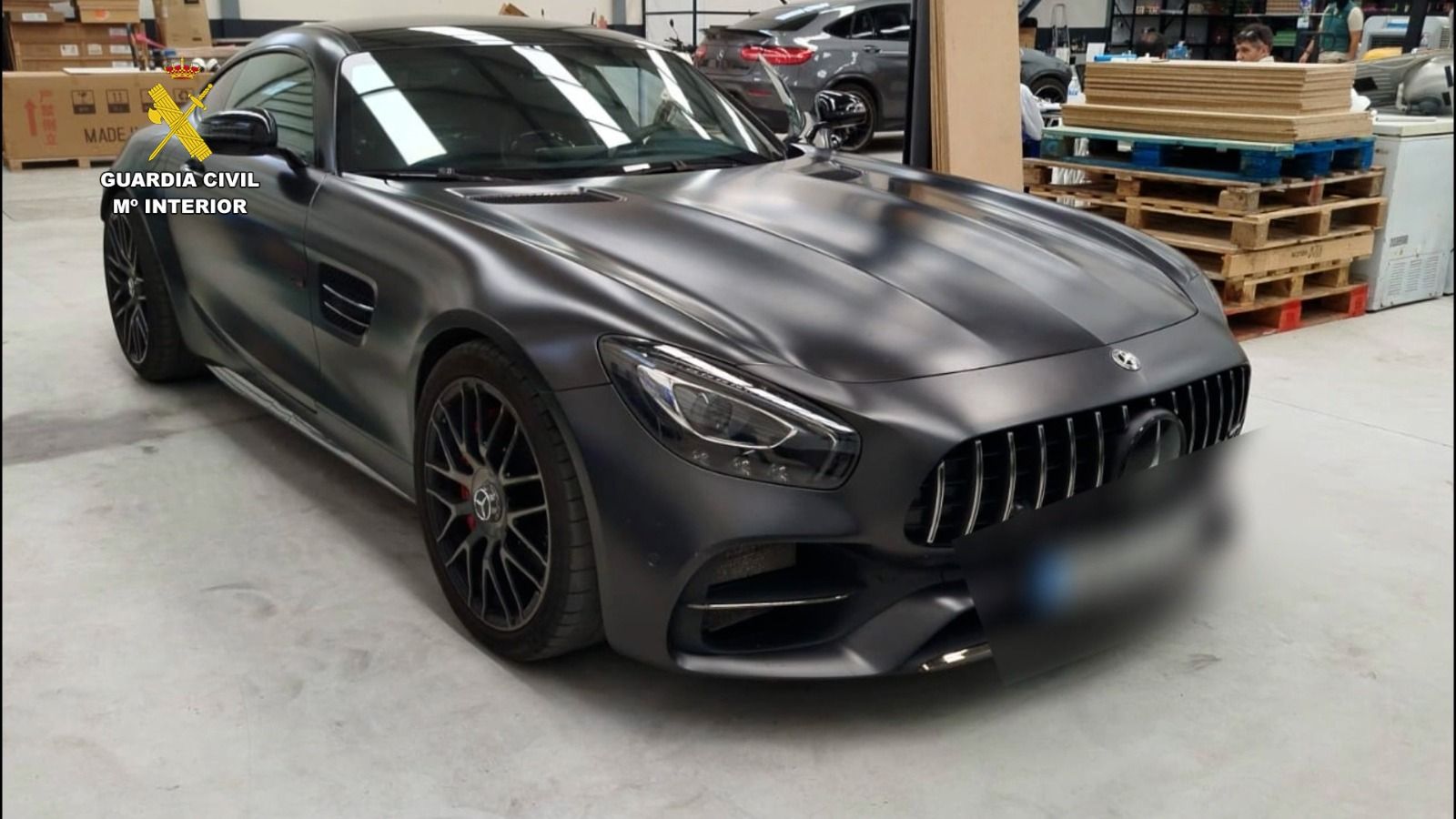 Uno de los vehículos de alta gama intervenidos por la Guardia Civil.