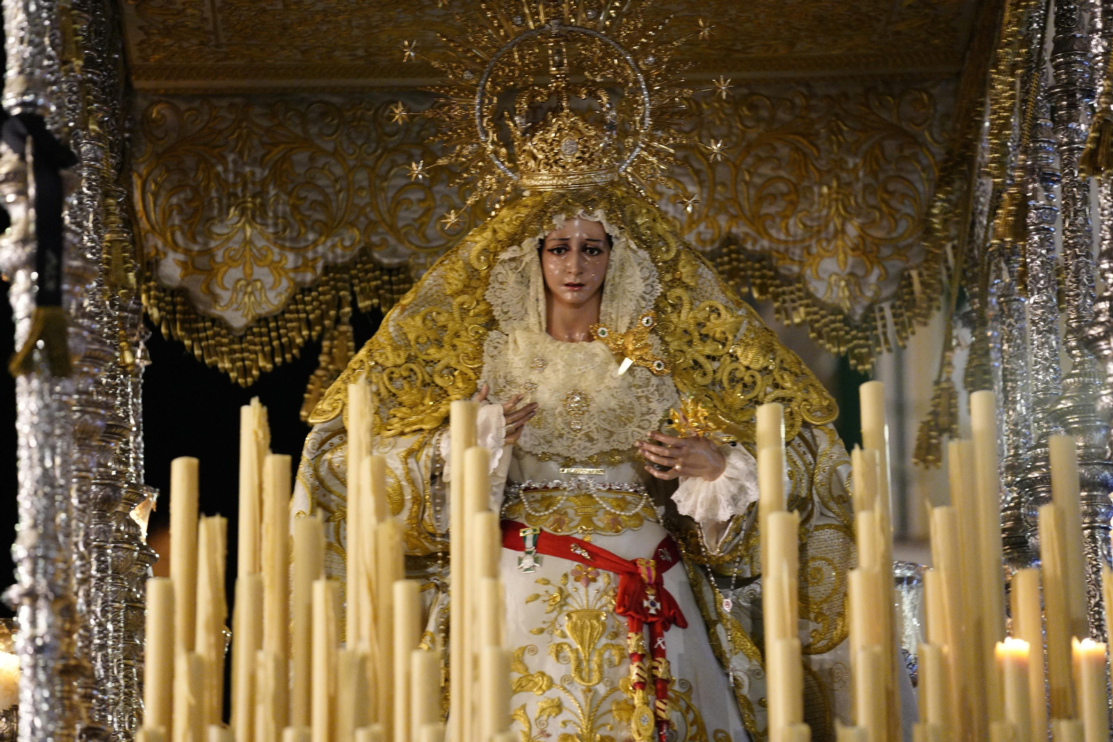 Martes Santo en Lucena: Las procesiones del Carmen, Servitas y Amor y Paz, en imágenes