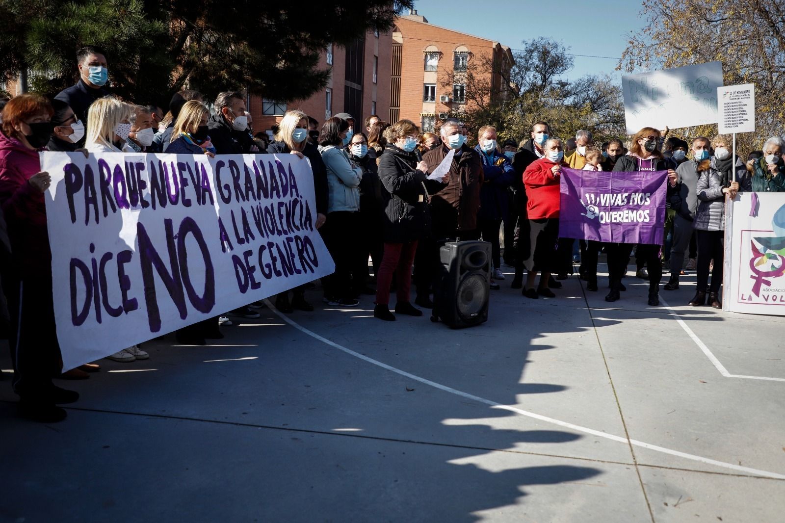 Vecinos del Parque Nueva Granada y varias asociaciones, en la concentración