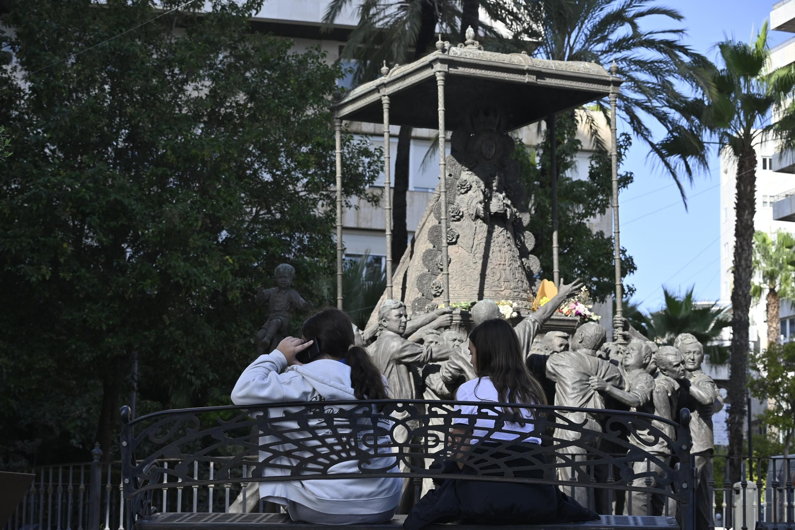 Imágenes de ambiente del sábado 2 de noviembre en Huelva