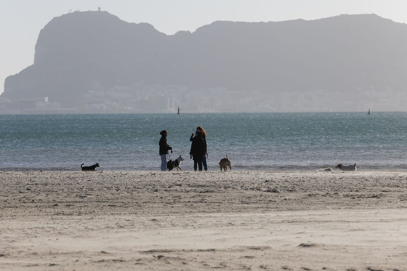 Las fotografías de los daños de las últimas borrascas en las playas de Getares y El Rinconcillo, en Algeciras