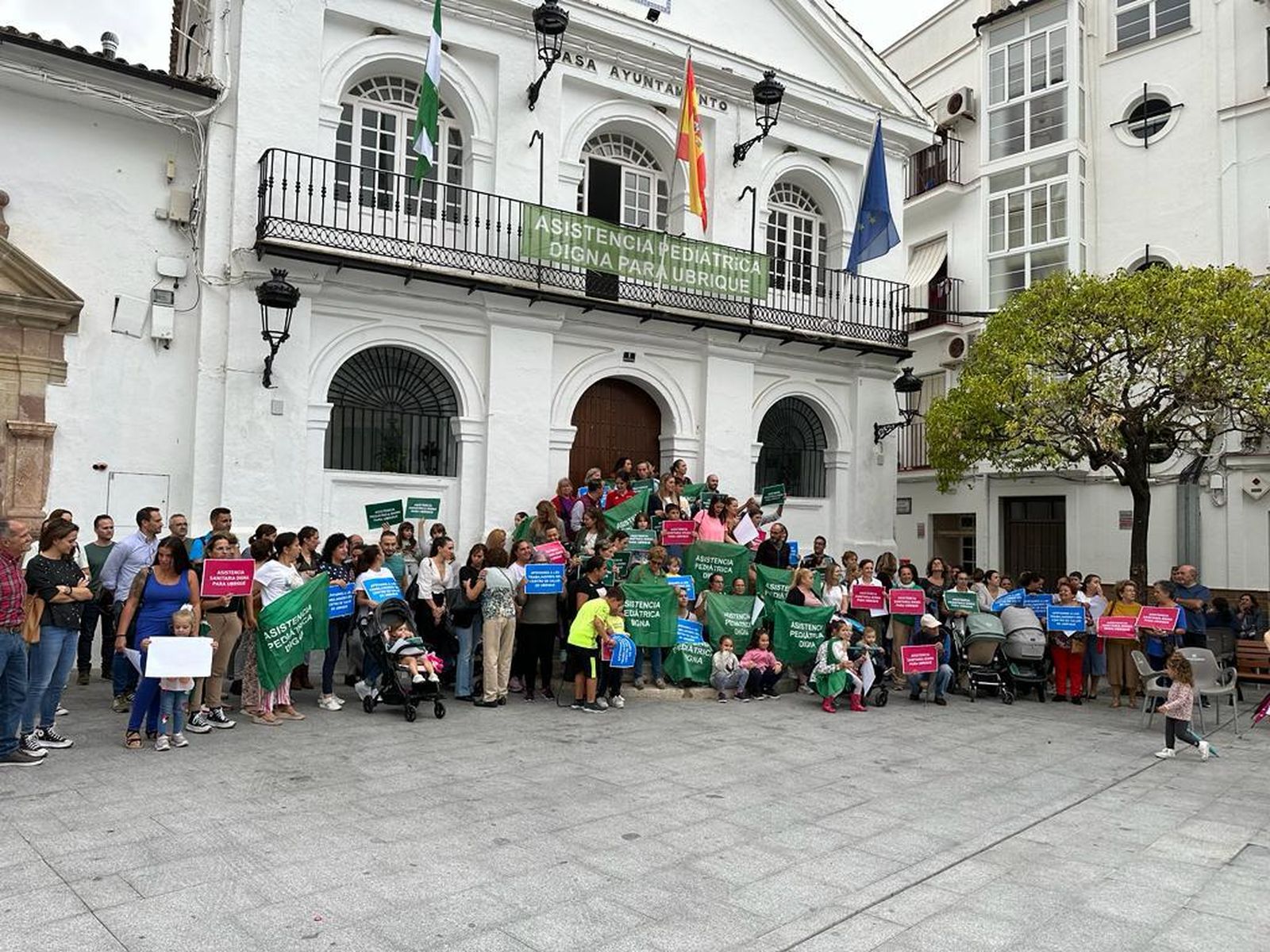 Movilización de la plataforma ciudadana por una servicio de pediatría "digno" en Ubrique.