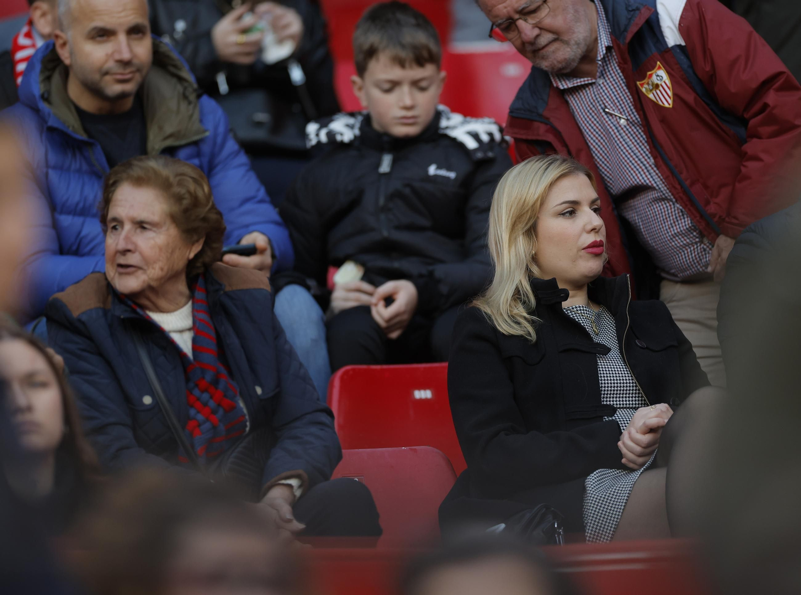 Búscate en las fotos del Sevilla - Español