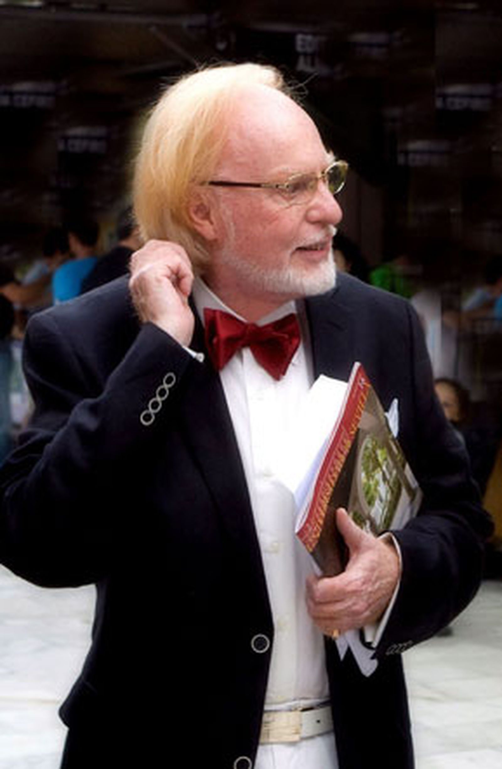 "Un crítico literario sin humor es como un eunuco en un harén"