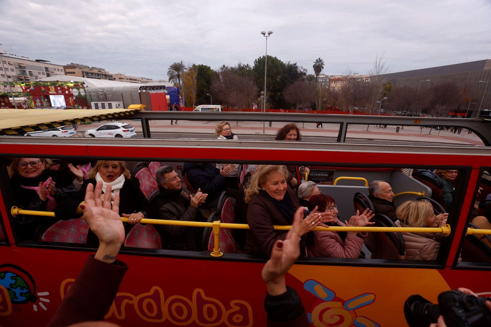 Los mayores de Córdoba cantan a la Navidad en un 'Coro de Coros'