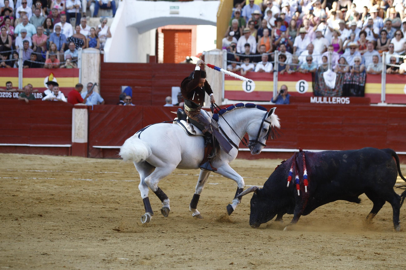 Las mejores imágenes de la corrida de toros de Diego Ventura, Talavante y Pablo Aguado, en Almería