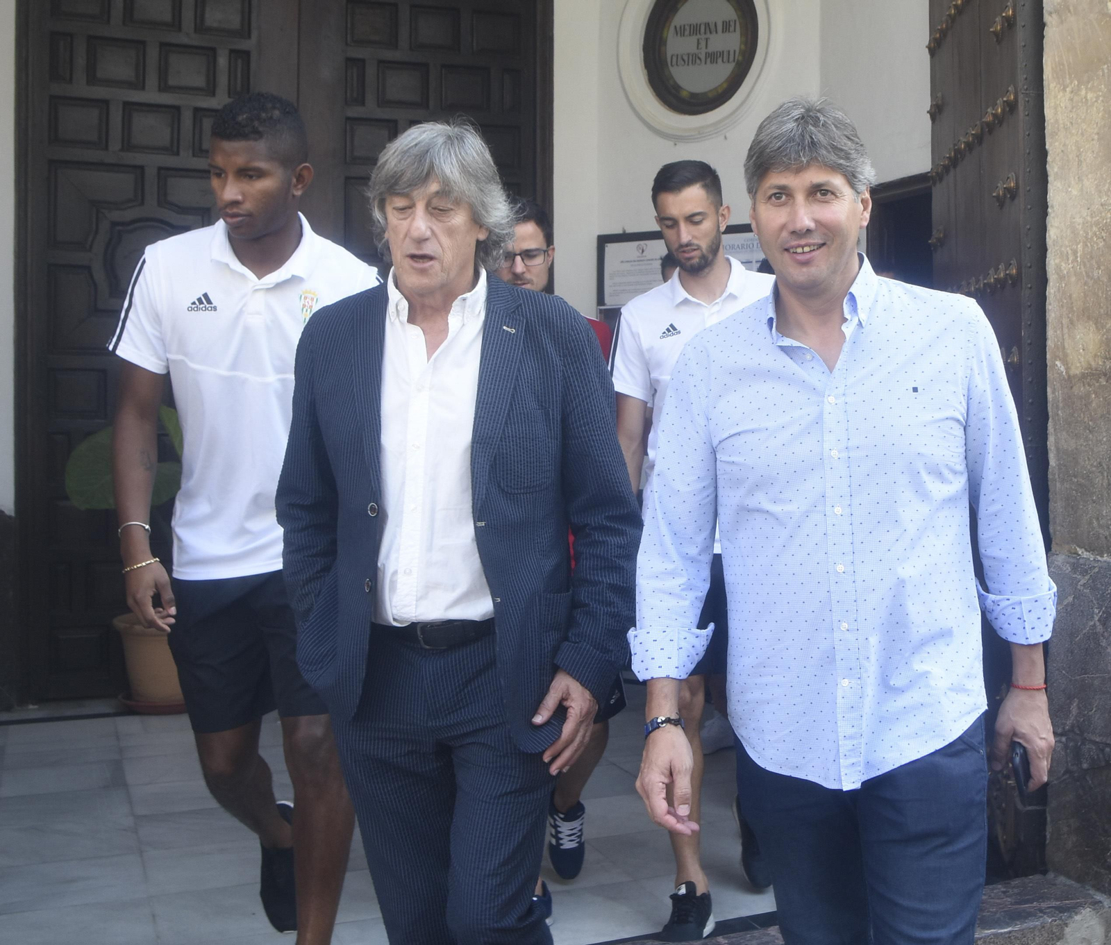 La ofrenda floral del Córdoba CF a San Rafael, en imágenes