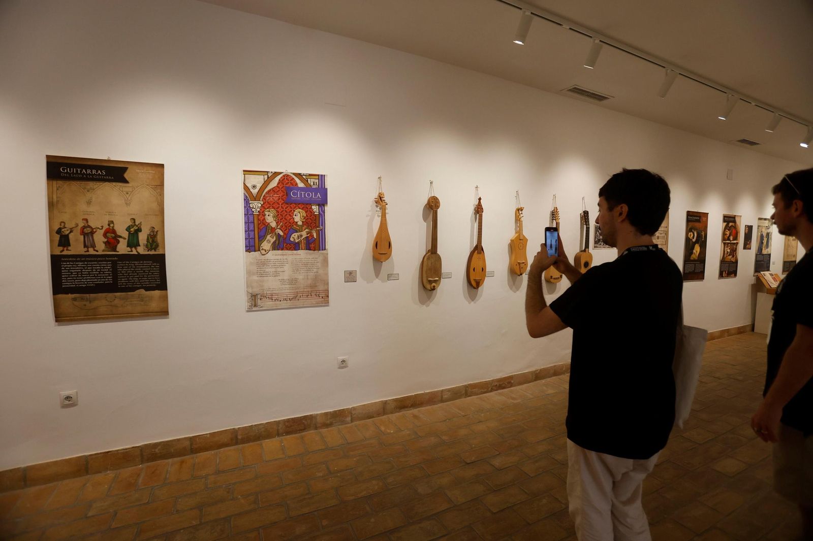 Algunos de los carteles de la exposición con información relevante y anédotas