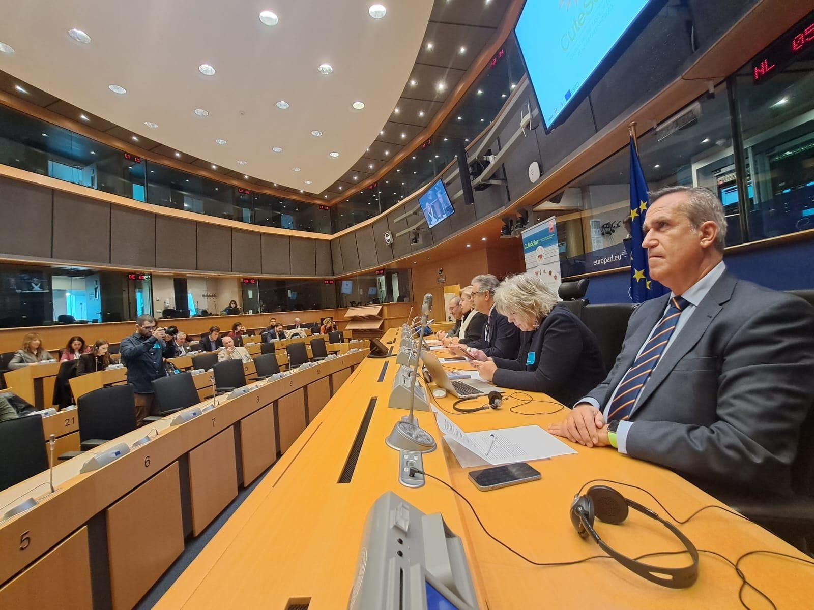 Gerente de Coexhphal en la votacion.