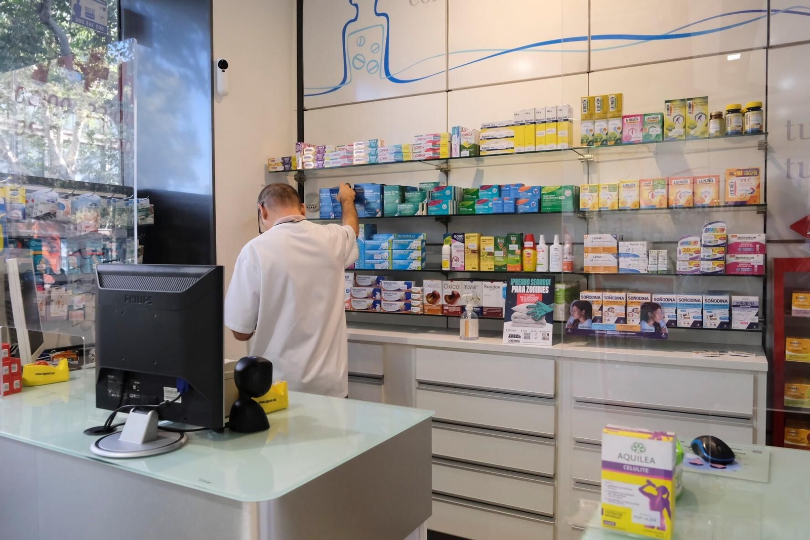 Un trabajador de una farmacia de Córdoba. Un trabajador de una farmacia de Córdoba.