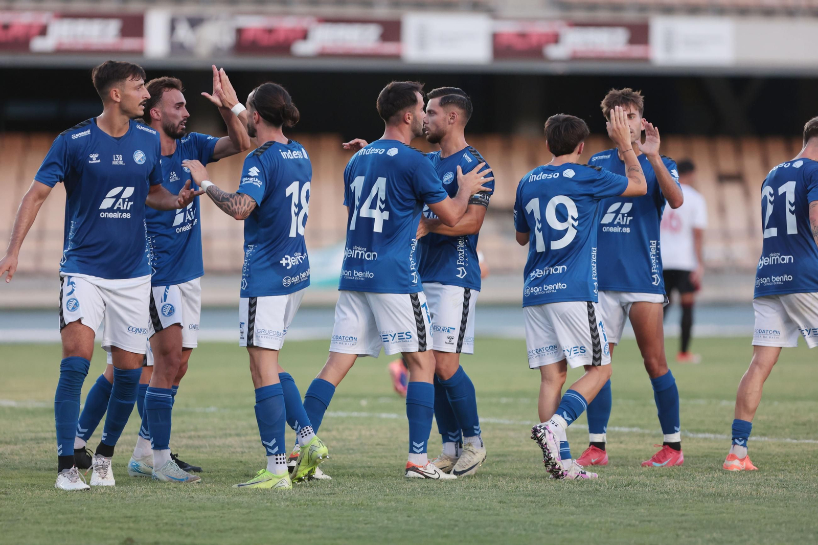 Imágenes del Trofeo Pepe Ravelo entre Xerez DFC contra Sevilla Atlético en Chapín