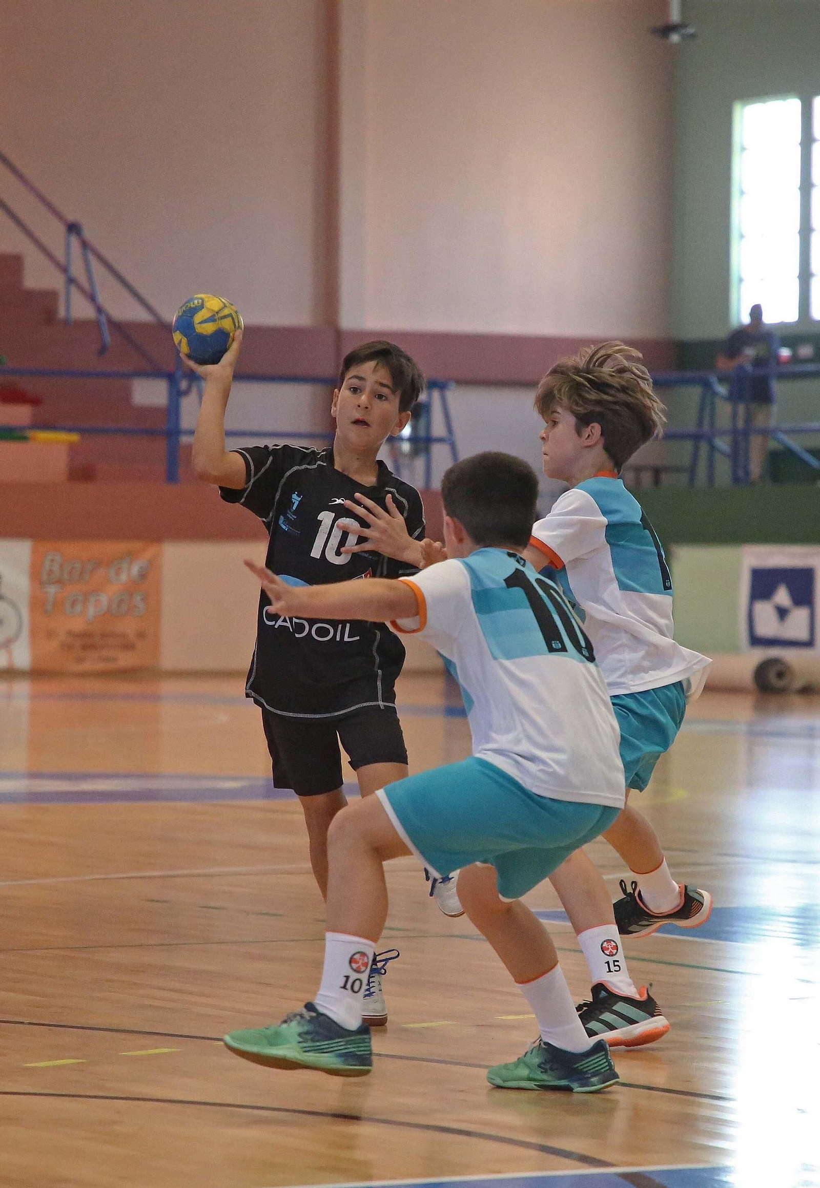 Fotos de la jornada inaugural del CADEBA alevín de balonmano en La Línea