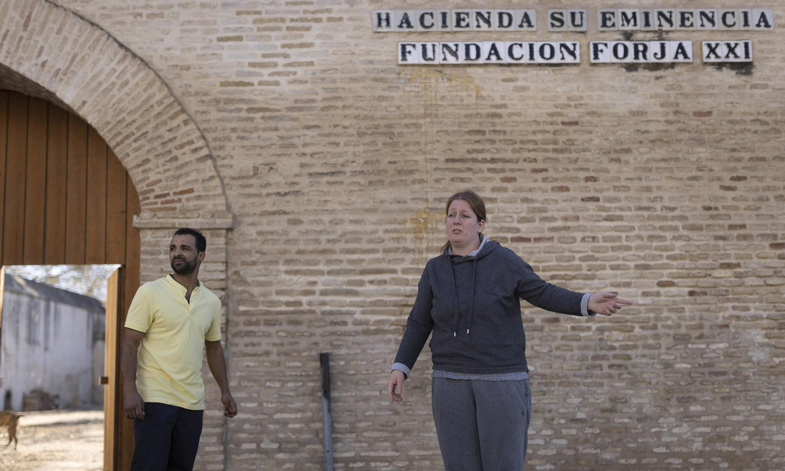 Anuar el Jamiy y Laura Bueno, los guardas de la hacienda Su Eminencia.