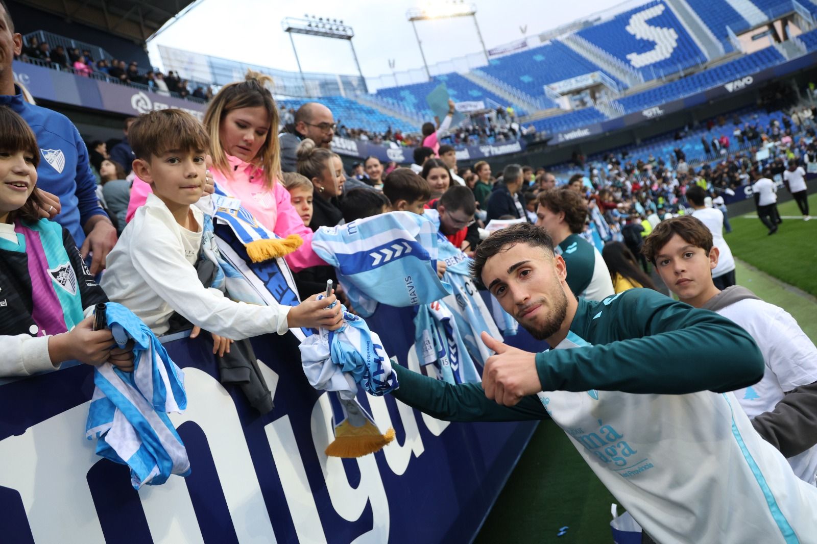 Búscate en las fotos del entrenamiento del Málaga CF en La Rosaleda