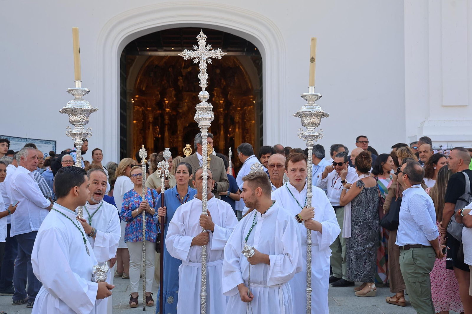 Rocío Chico 2025: Solemne Función Votiva y Procesión Eucarística, con el Santísimo bajo palio por el entorno del Santuario
