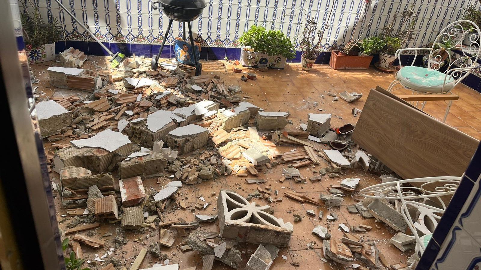 La terraza de una de las viviendas afectadas tras el accidente