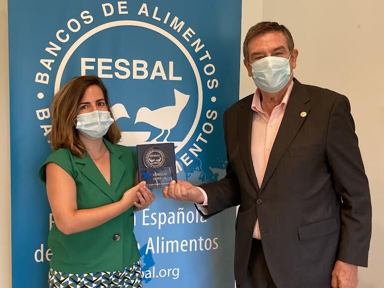 Cristina Ortiz y Miguel Fernández en el acto de entrega del reconocimiento