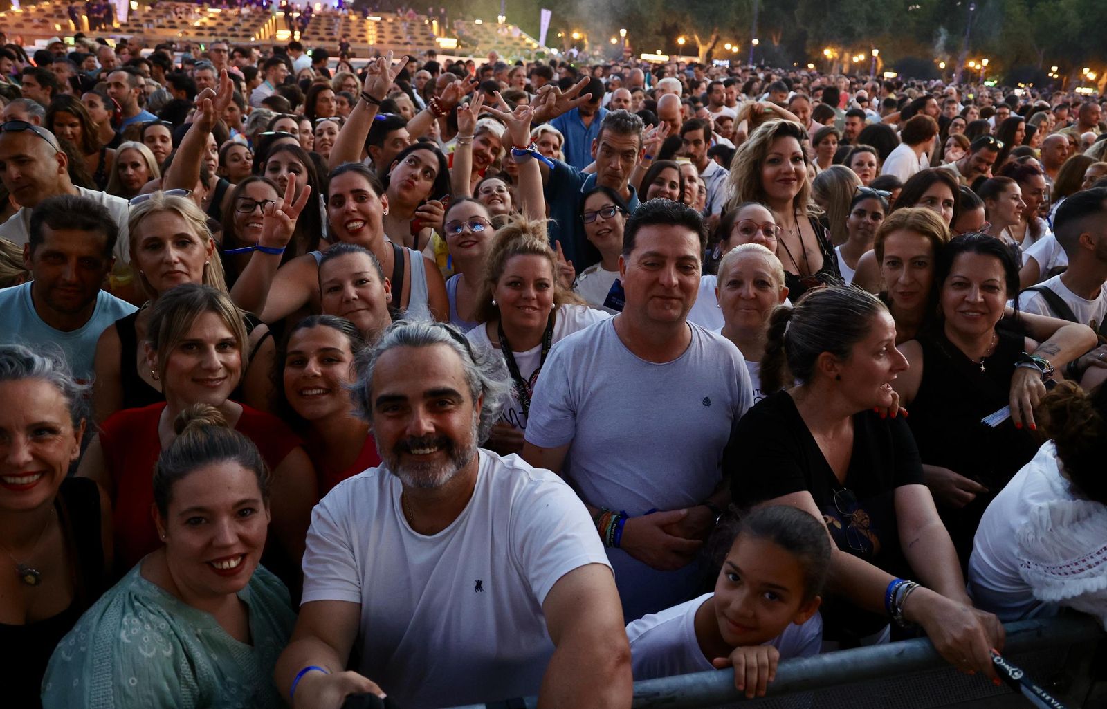 Búscate en las fotos del concierto de Antoñito Molina en Sevilla