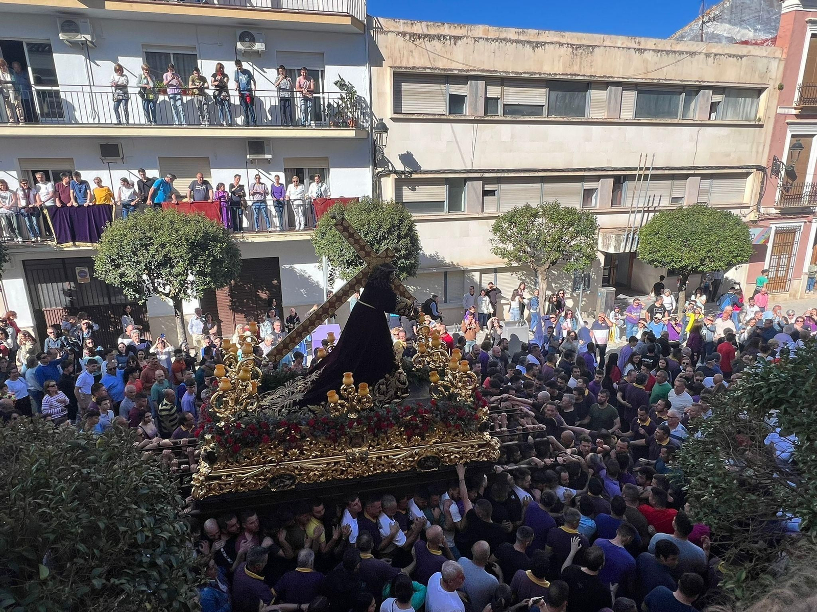 Viernes Santo en Priego de Córdoba: la subida al Calvario del Nazareno, en imágenes