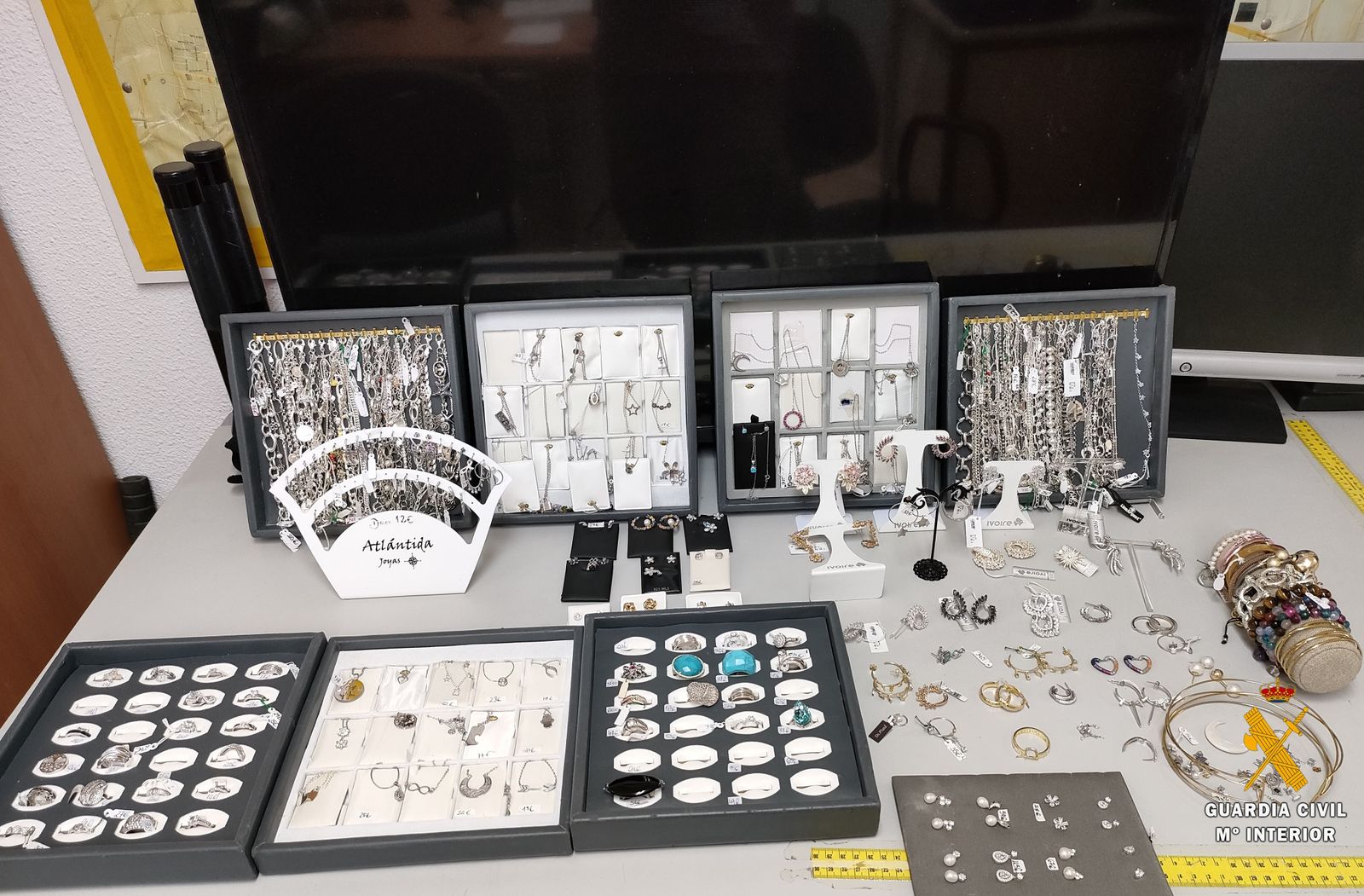 Detenidos en Viator los ladrones de una joyería de Almuñecar