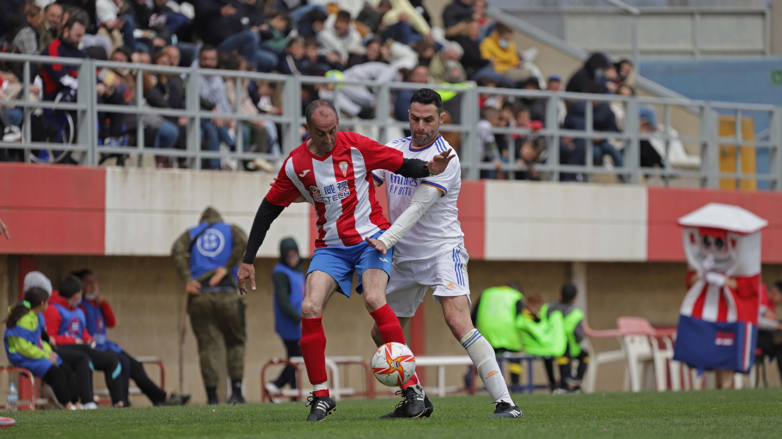 La mejores fotos del Algeciras - Real Madrid veteranos