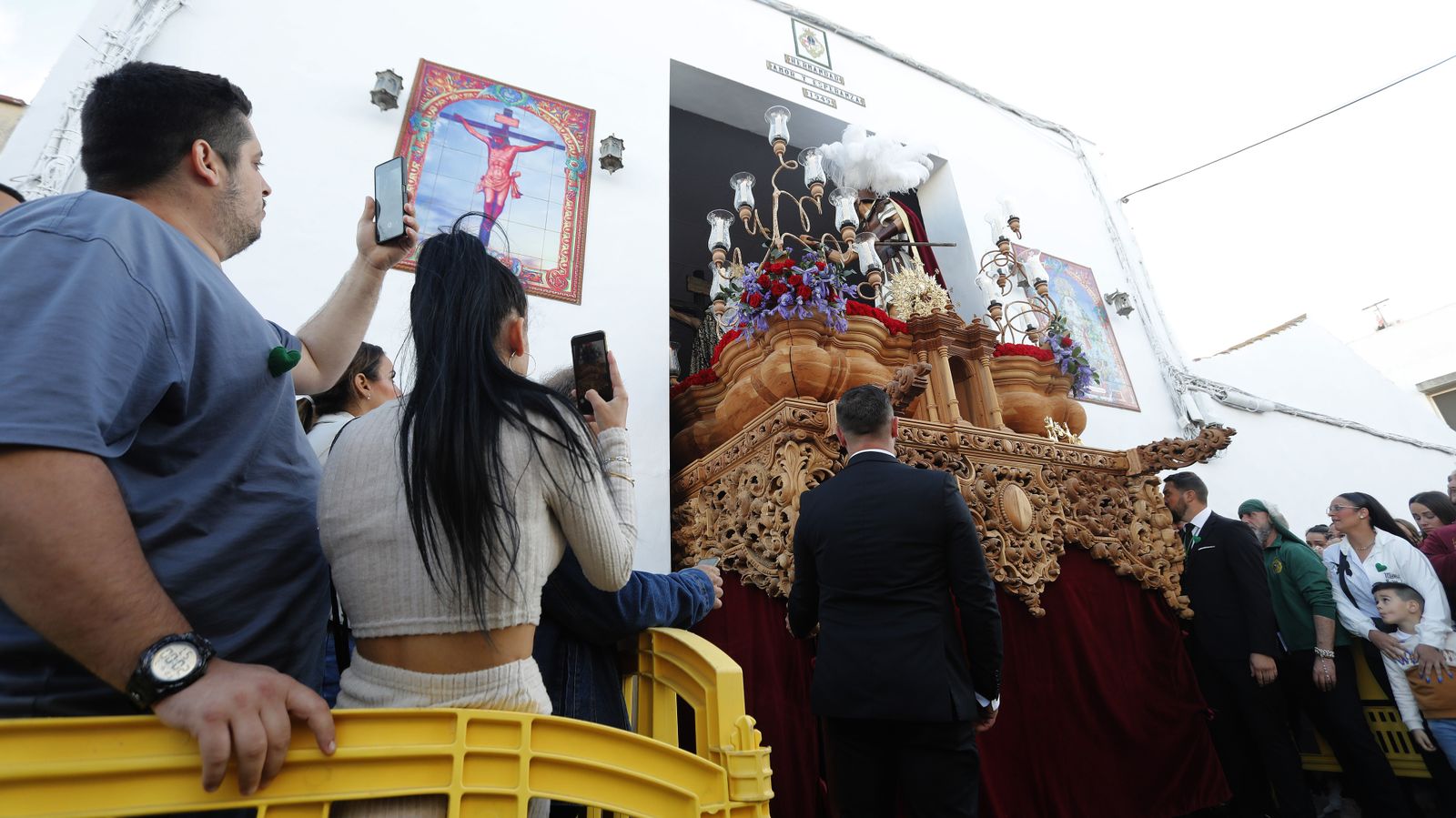 Las fotos del Viernes Santo en la Línea:  Cristo del Mar y Luz y Esperanza Nuestra, Soledad y Santo Entierro, Cristo del Amor y Misericordia y Amargura