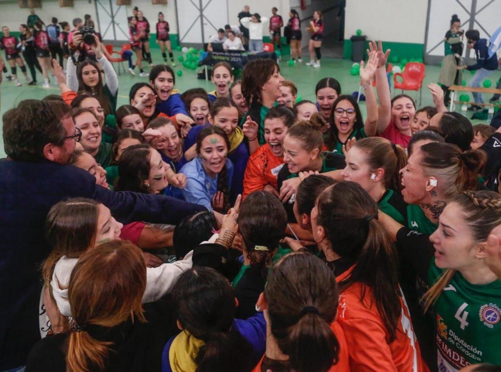 El Adesal celebra su ascenso en La Fuensanta.