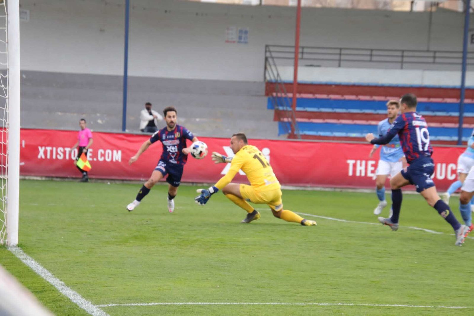 Wilfred durante el partido en Yecla.