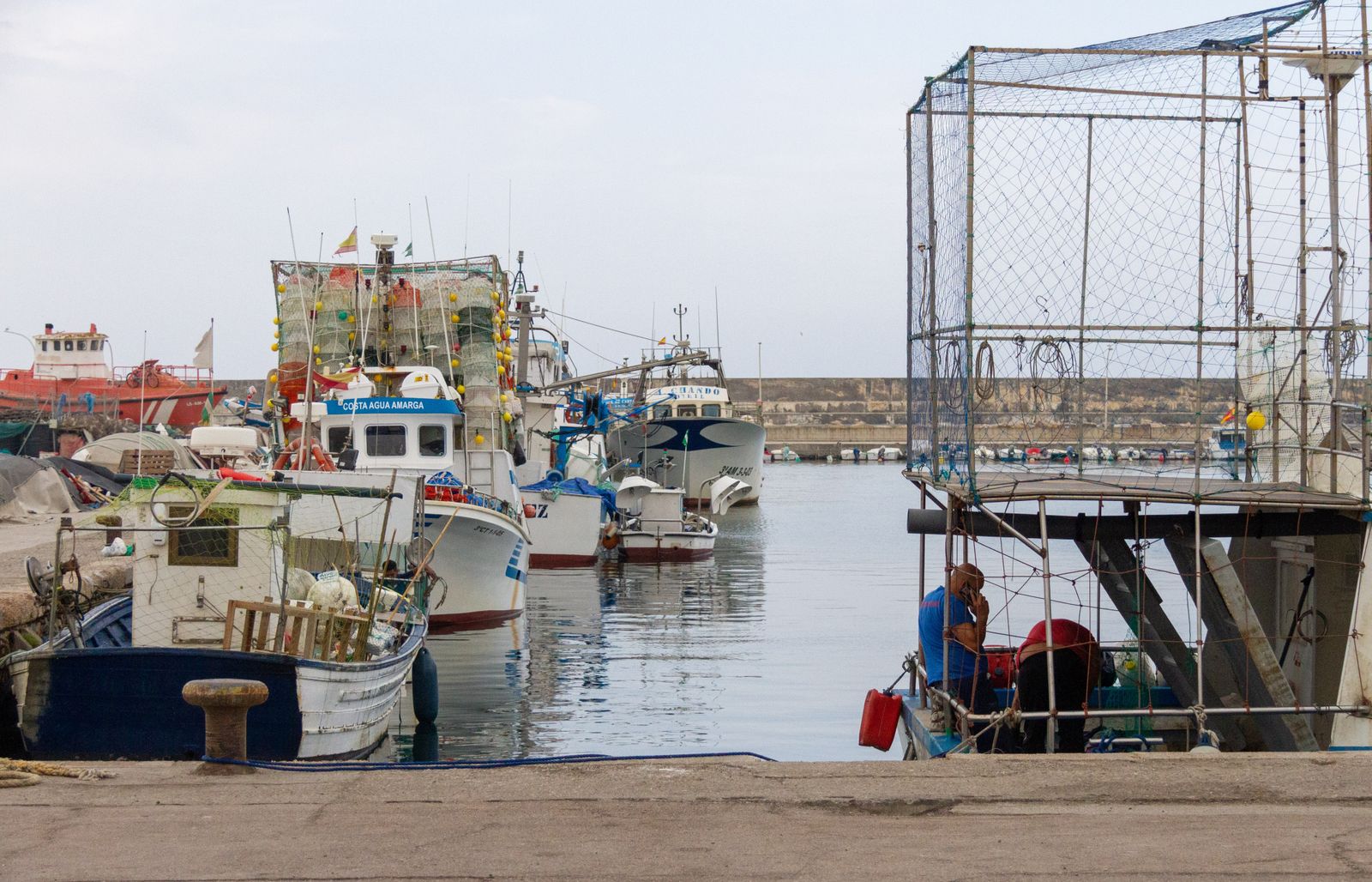 Denuncian el robo de material de varios barcos de pesca en el Puerto de Motril