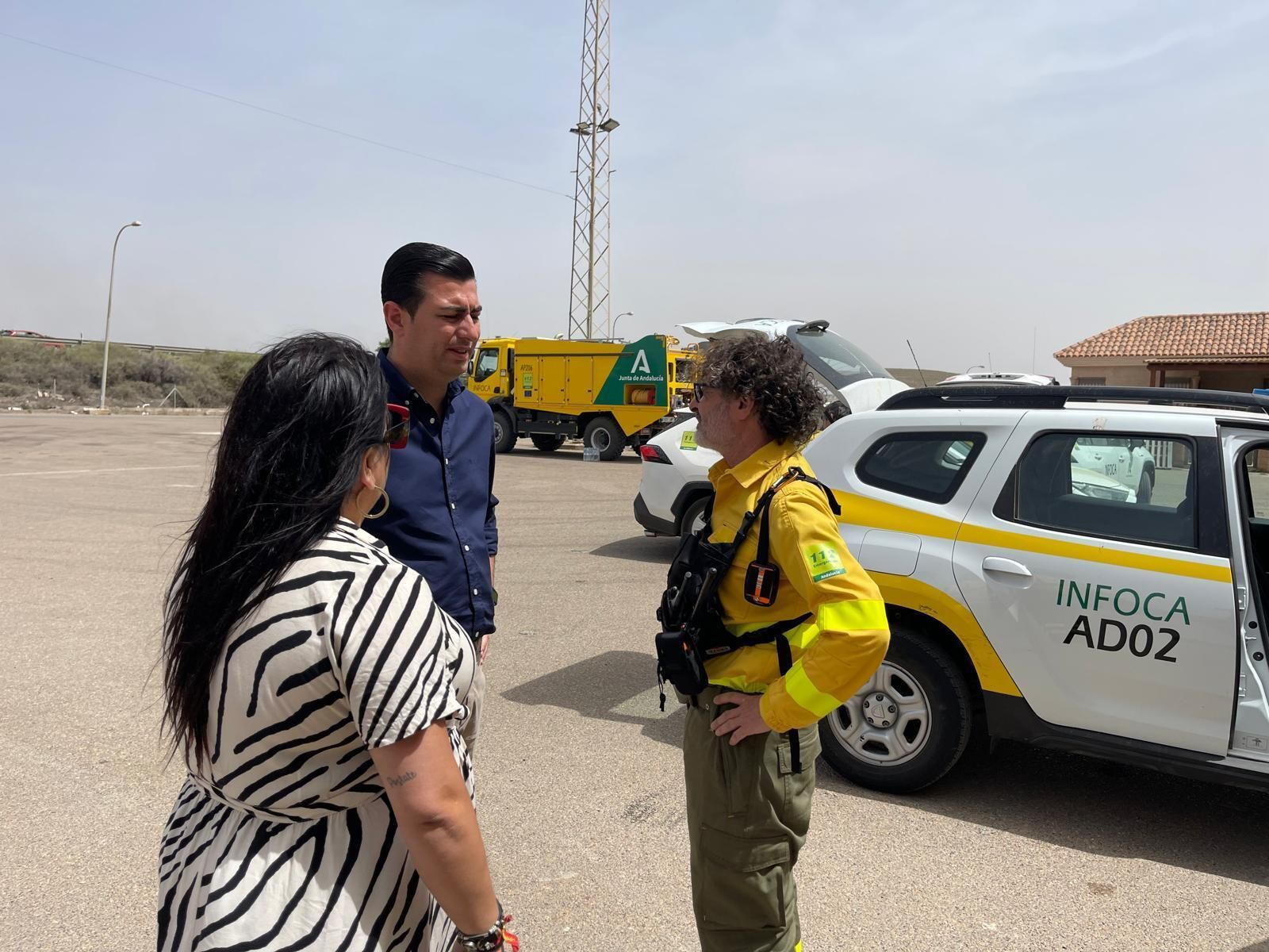 Imágenes del primer gran incendio en Almería a las puertas del verano