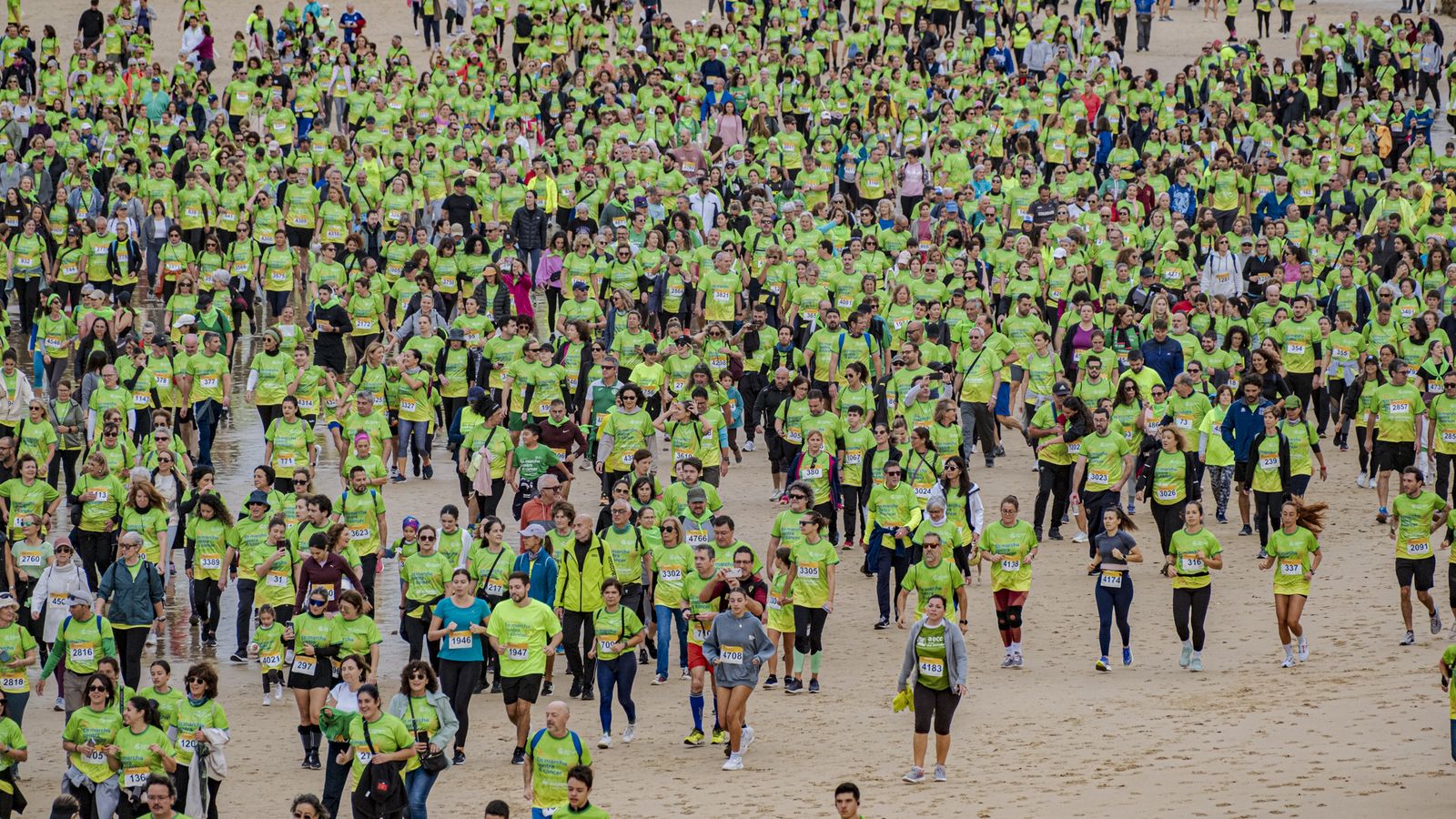 Búscate entre las fotos de la X carrera Cádiz en marcha contra el cáncer