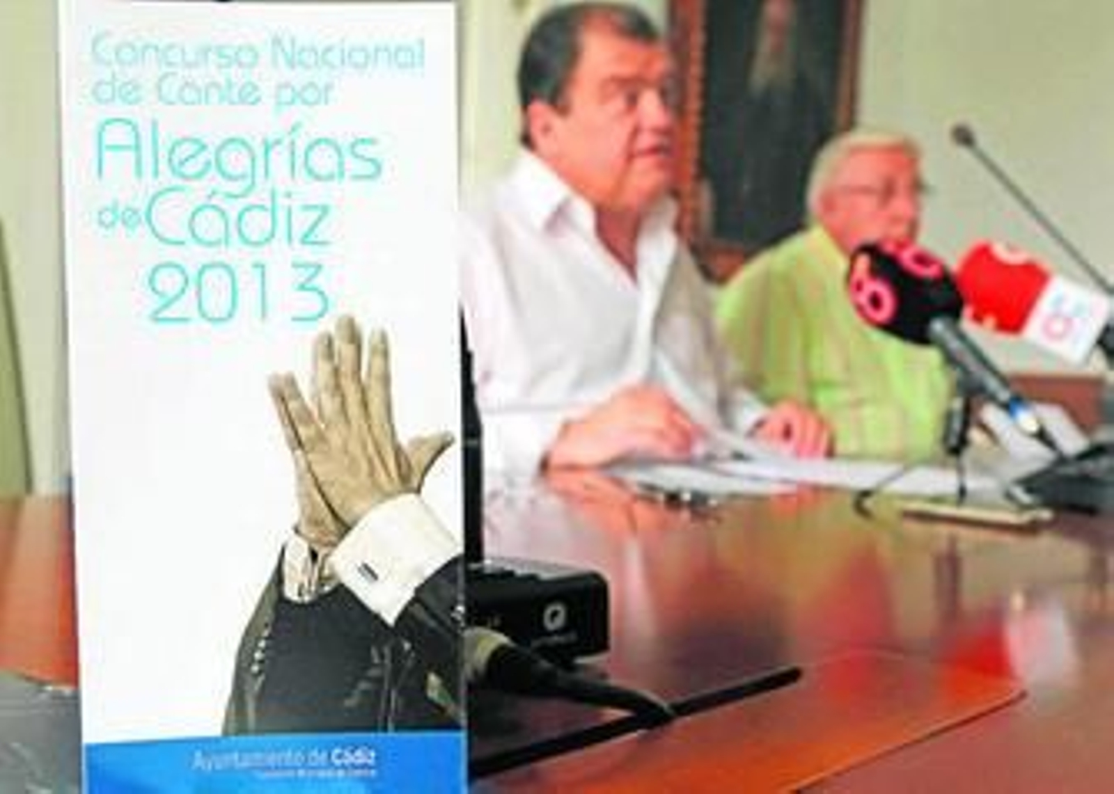 Antonio Castillo y Pepe Cía, durante la presentación del concurso.