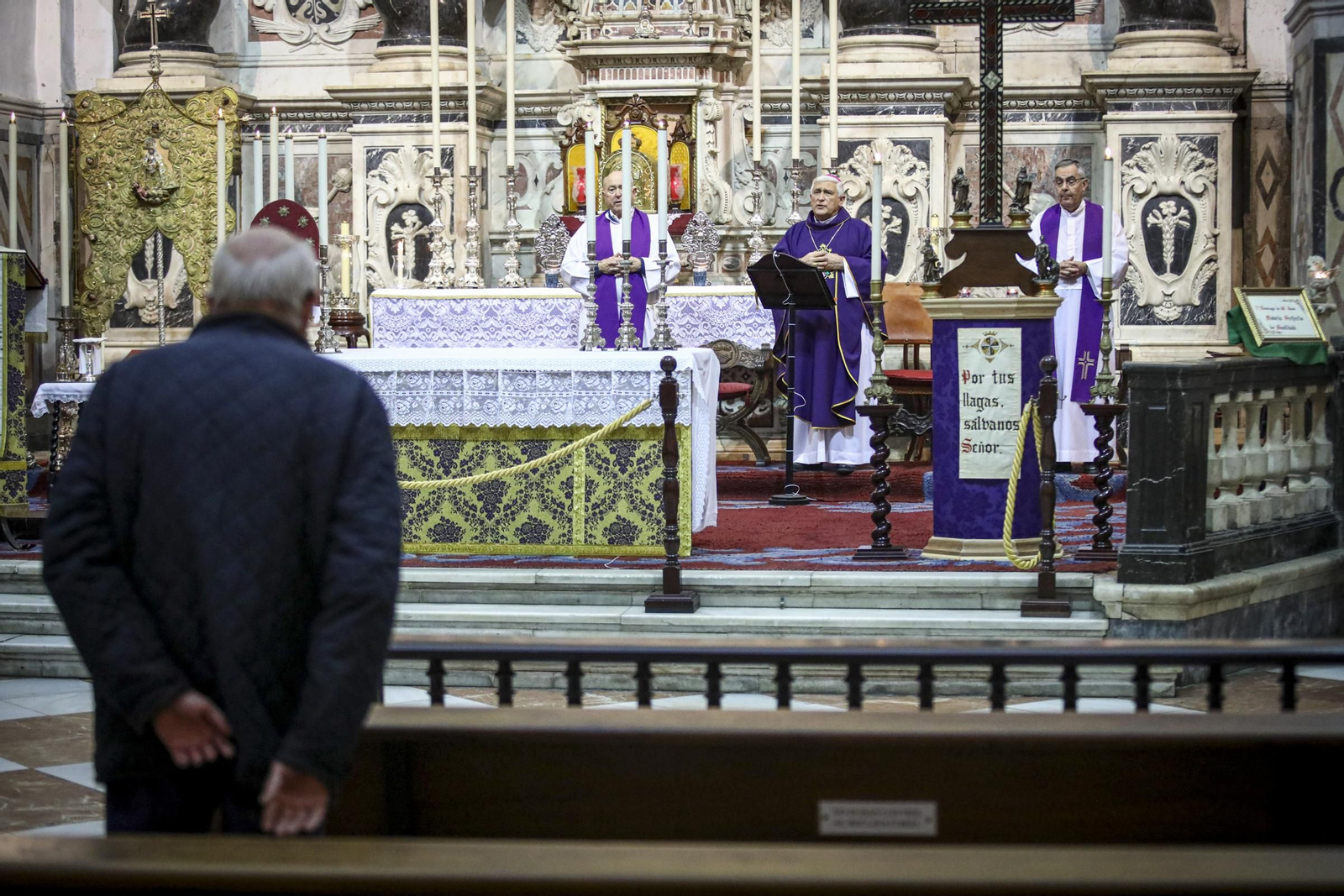 Imágenes del estado de alarma en Cádiz por el coronavirus durante la tarde del 16 de marzo