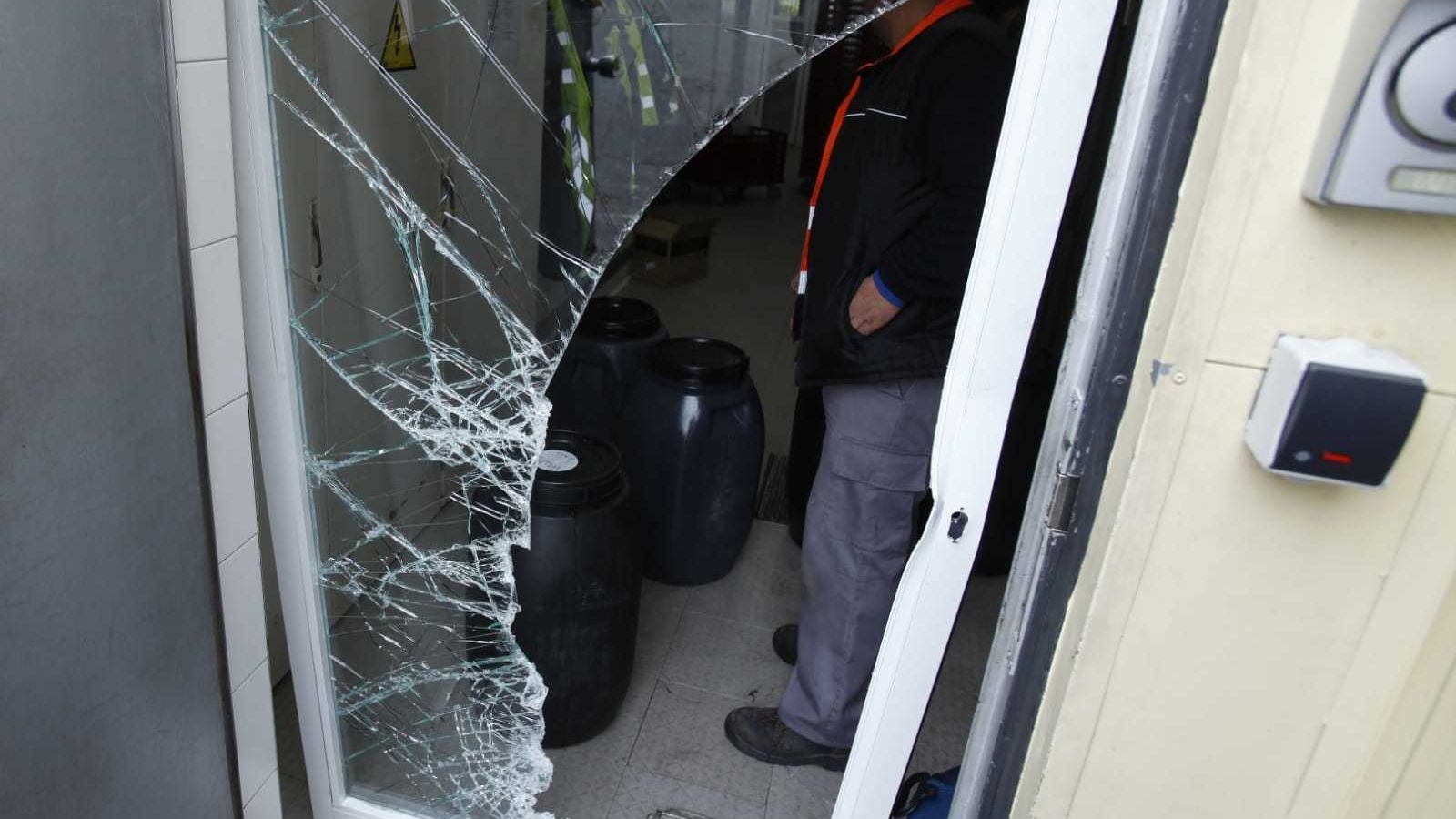 El cristal destrozado.