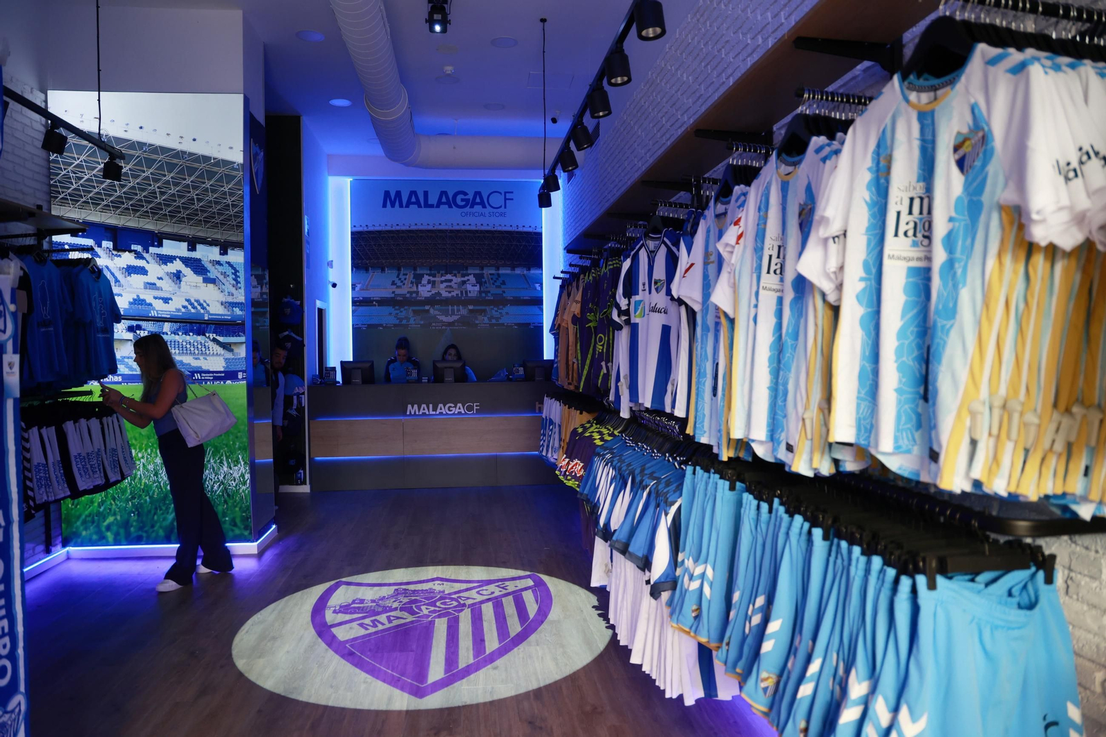 La tienda del Málaga CF en Calle Larios.