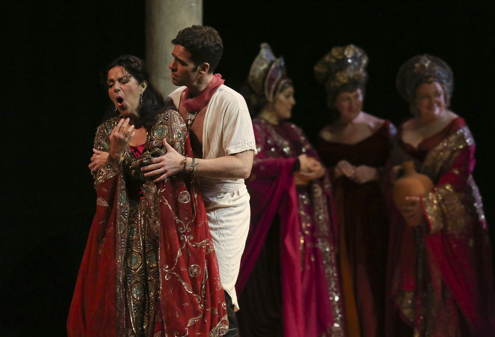 'La favorita', un viaje de la guerra a la redención, en fotos