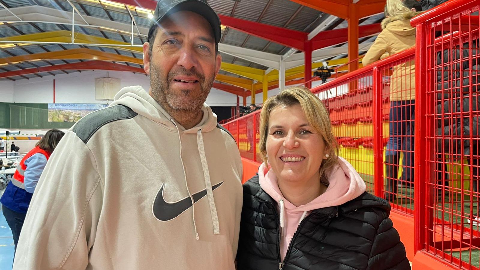 Juan Ramírez y Rosi Fernández, vecinos de Grazalema en el pabellón "El Fuerte" de Ronda