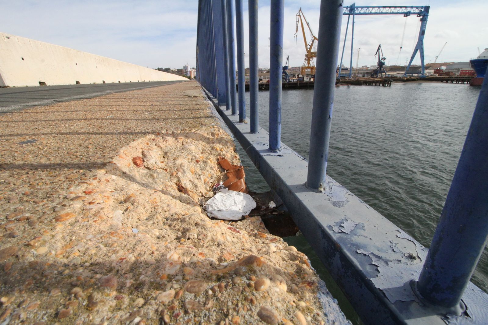 Imágenes del mal estado del puente Sifón.