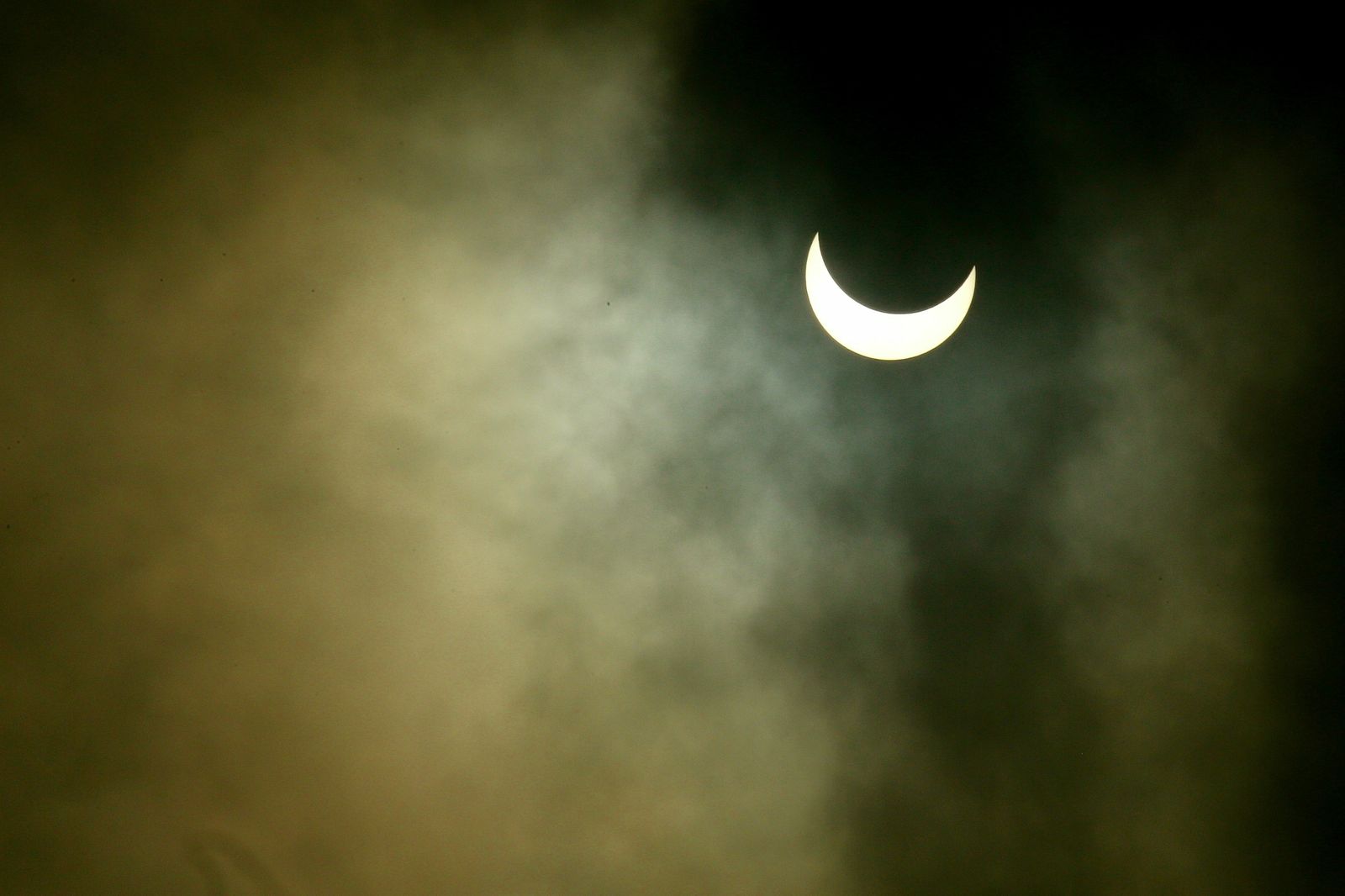 Las imágenes del último eclipse solar de la década